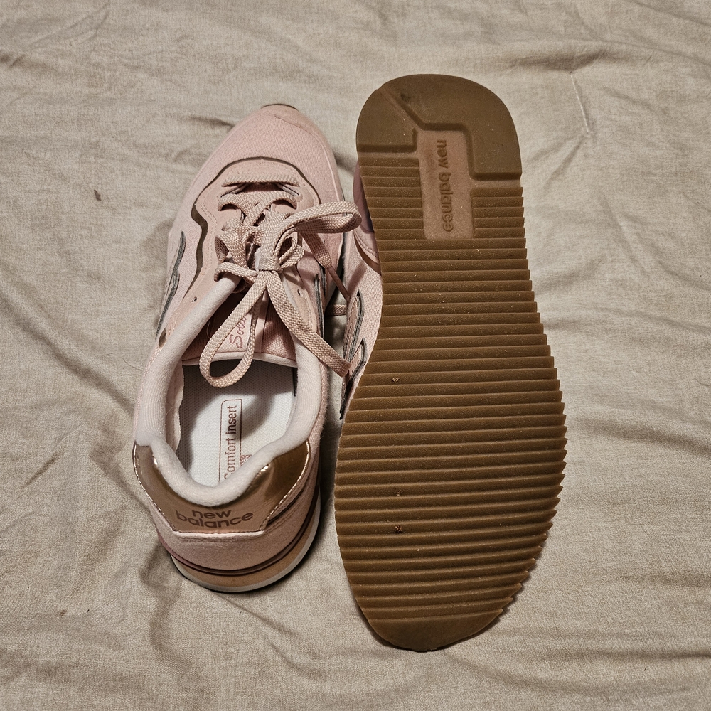 New Balance Pink Retro Shoes - Picture 4 of 5